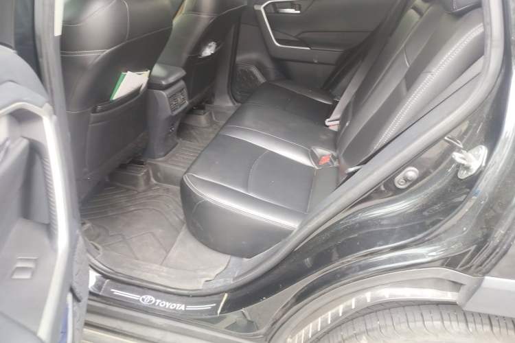 Used Toyota RAV4 2020 2.0L CVT Two-Wheel Drive Fashion Edition Interior 4