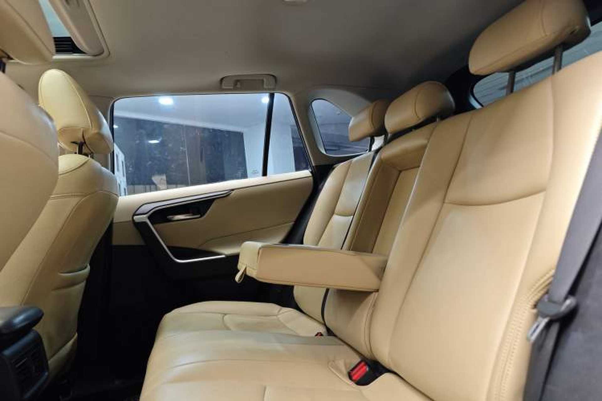 Used Toyota RAV4 2020 2.0L CVT Two-Wheel Drive Fashion Edition Interior 5