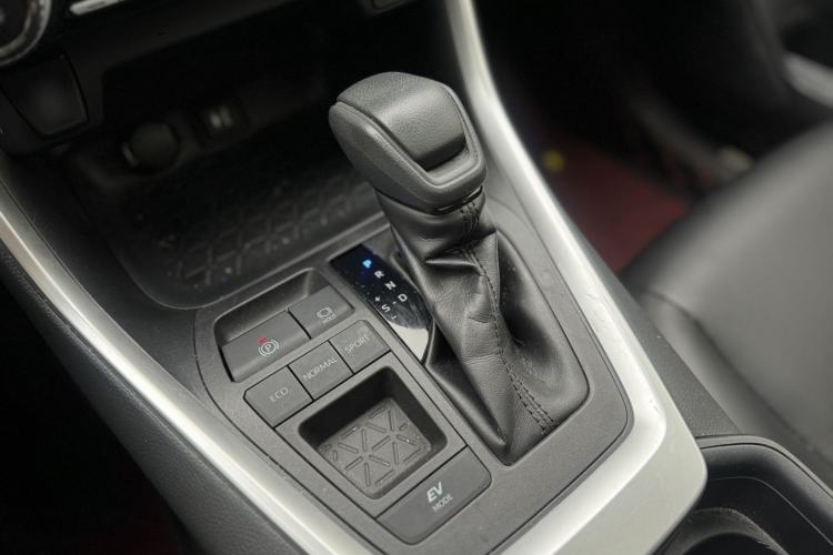 Used Toyota RAV4 2020 Dual-Engine 2.5L E-CVT Two-Wheel Drive Elite Edition Interior 6