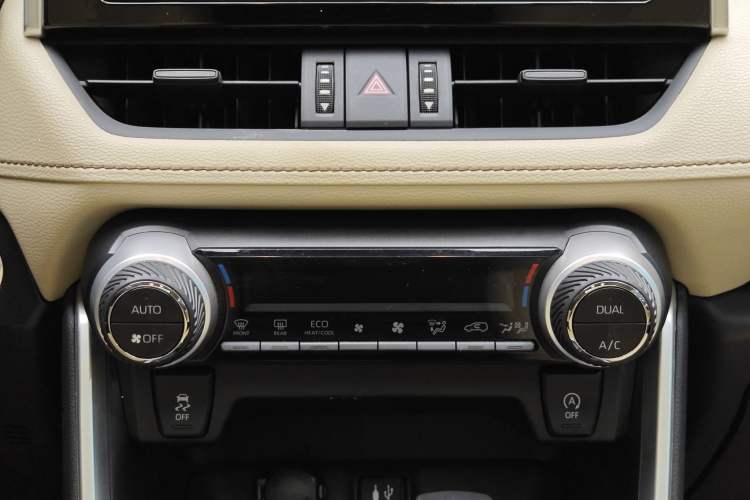 Used Toyota RAV4 2020 2.0L CVT Two-Wheel Drive Fashion Edition Interior 6