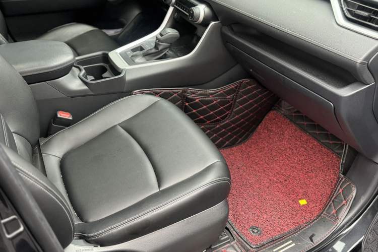 Used Toyota RAV4 2020 Dual-Engine 2.5L E-CVT Two-Wheel Drive Elite Edition Interior 8