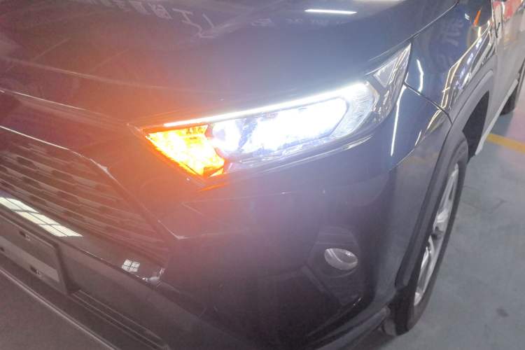 Used Toyota RAV4 2020 Dual-Engine 2.5L E-CVT Two-Wheel Drive Elite Edition Left Front Headlight