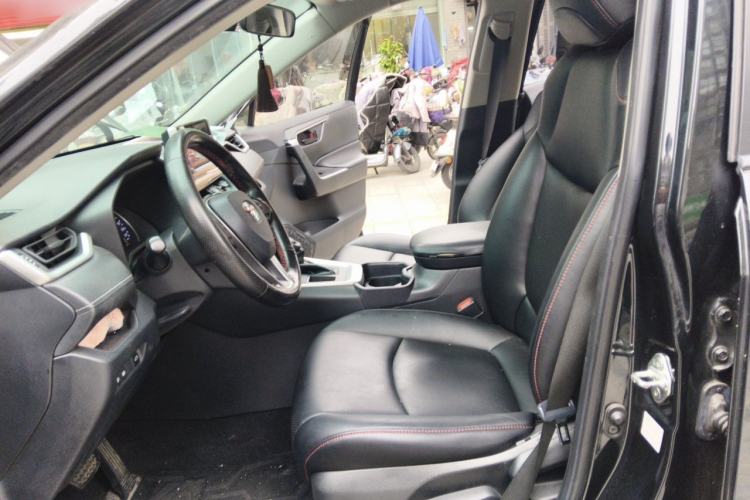 Used Toyota RAV4 2020 2.0L CVT Two-Wheel Drive Urban Edition Left Front Seat