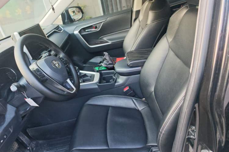 Used Toyota RAV4 2020 2.0L CVT 4x4 Trend Edition Left Front Seat