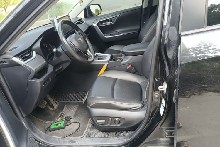 Used Toyota RAV4 2020 2.0L CVT 4x4 Style PLUS Edition Left Front Seat