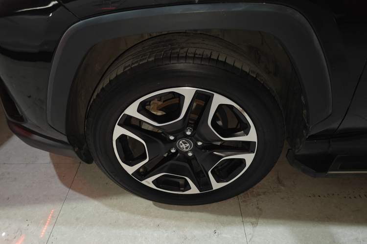 Used Toyota RAV4 2020 2.0L CVT Two-Wheel Drive Prestige Edition Left Front Wheel Hub