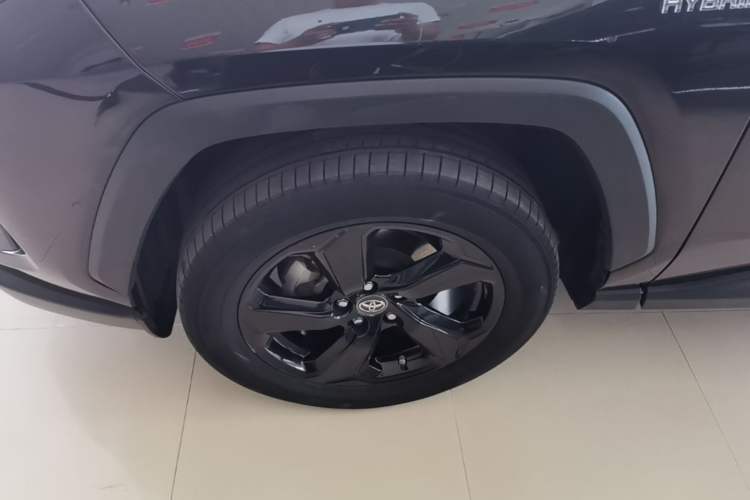 Used Toyota RAV4 2020 Dual-Engine 2.5L E-CVT 4x4 Elite PLUS Edition Left Front Wheel Hub