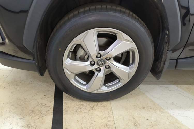 Used Toyota RAV4 2020 Dual-Engine 2.5L E-CVT Two-Wheel Drive Elite Edition Left Front Wheel Hub