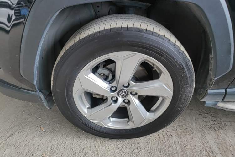 Used Toyota RAV4 2020 2.0L CVT Two-Wheel Drive Fashion Edition Left Front Wheel Hub