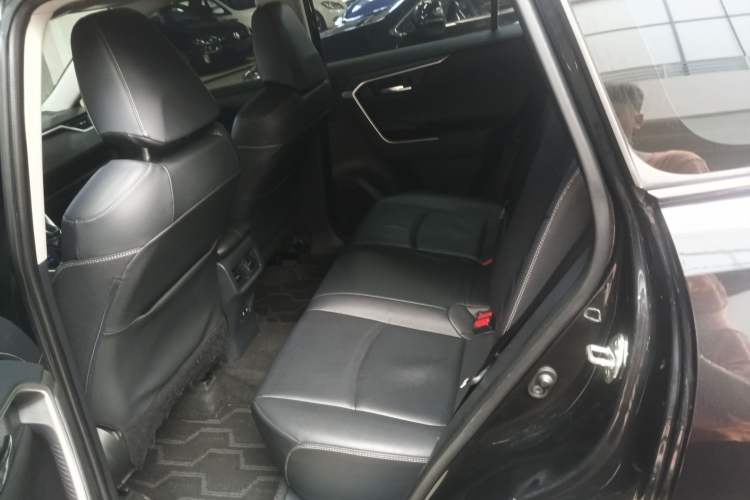 Used Toyota RAV4 2020 2.0L CVT Two-Wheel Drive Fashion PLUS Edition Left Rear Seat