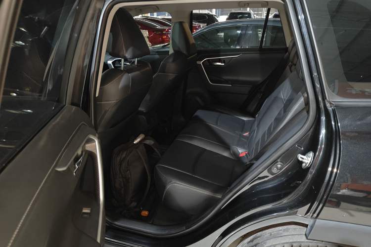 Used Toyota RAV4 2020 2.0L CVT Two-Wheel Drive Prestige Edition Left Rear Seat
