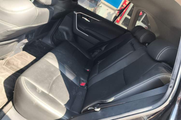 Used Toyota RAV4 2020 2.0L CVT Two-Wheel Drive Fashion Edition Left Rear Seat