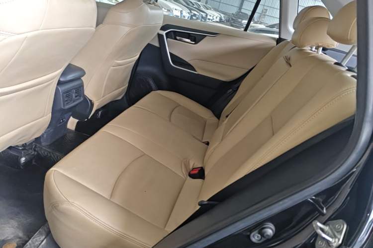 Used Toyota RAV4 2020 2.0L CVT Two-Wheel Drive Fashion Edition Left Rear Seat