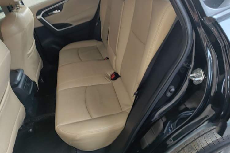 Used Toyota RAV4 2020 2.0L CVT Two-Wheel Drive Fashion Edition Left Rear Seat