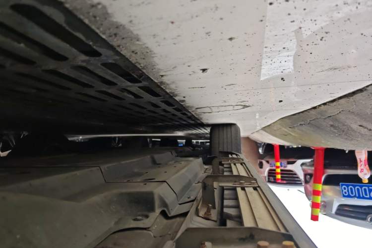 Used Toyota RAV4 2020 2.0L CVT 4x4 Trend Edition Left Side Sill