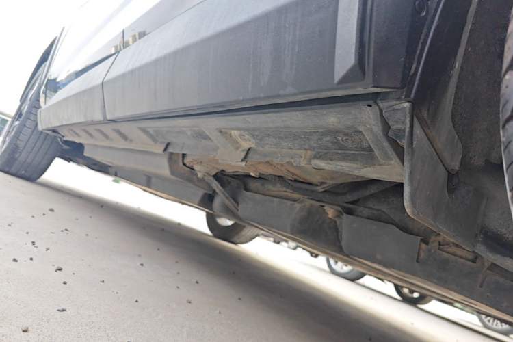 Used Toyota RAV4 2020 Dual-Engine 2.5L E-CVT 4x4 Elite PLUS Edition Left Side Sill