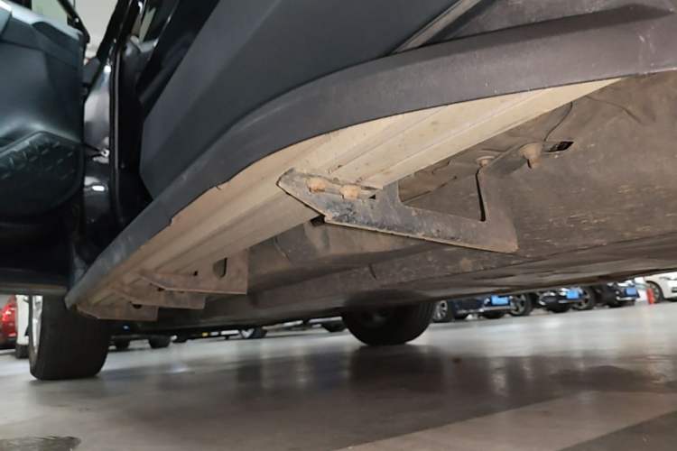Used Toyota RAV4 2020 2.0L CVT Two-Wheel Drive Fashion Edition Left Side Sill