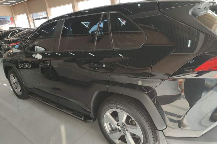 Used Toyota RAV4 2020 2.0L CVT Two-Wheel Drive Fashion Edition Left Side