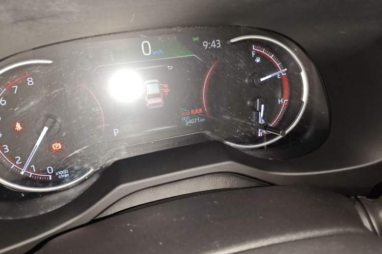 Used Toyota RAV4 2020 2.0L CVT Two-Wheel Drive Fashion Edition Odometer Close Up