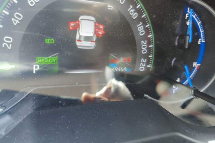 Used Toyota RAV4 2020 Dual-Engine 2.5L E-CVT 4x4 Elite PLUS Edition Odometer Close Up