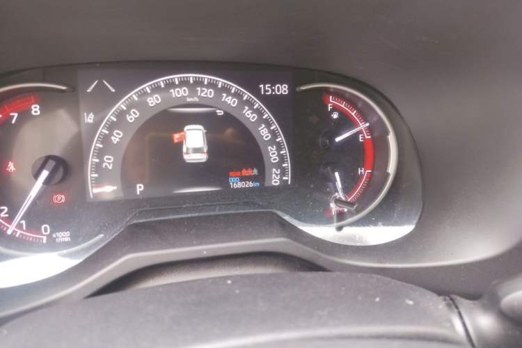 Used Toyota RAV4 2020 2.0L CVT Two-Wheel Drive Fashion Edition Odometer Close Up