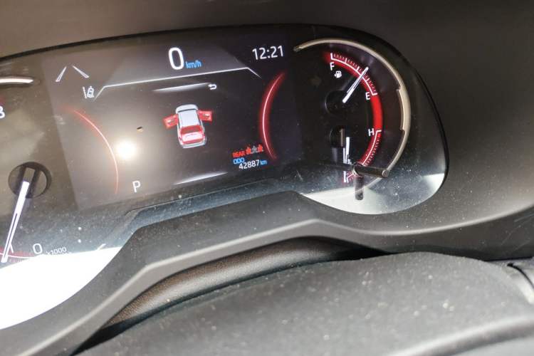 Used Toyota RAV4 2020 2.0L CVT Two-Wheel Drive Fashion Edition Odometer Close Up