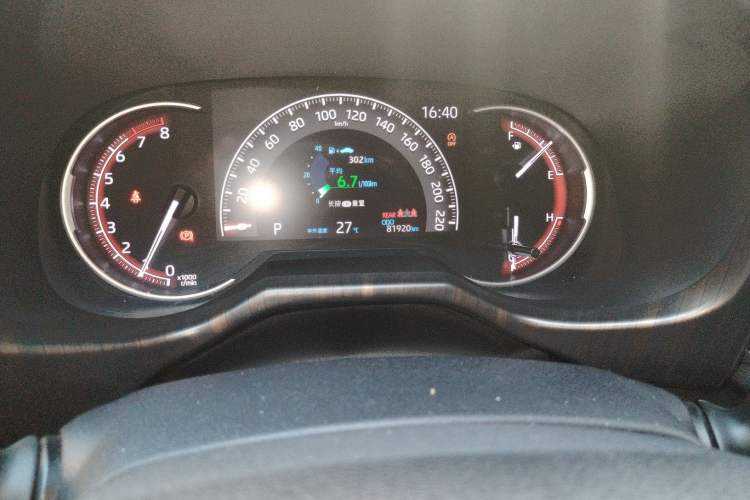 Used Toyota RAV4 2020 2.0L CVT Two-Wheel Drive Fashion Edition Odometer Close Up