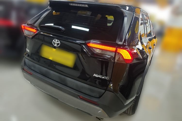 Used Toyota RAV4 2020 2.0L CVT Two-Wheel Drive Fashion Edition Rear Right 45 Deg