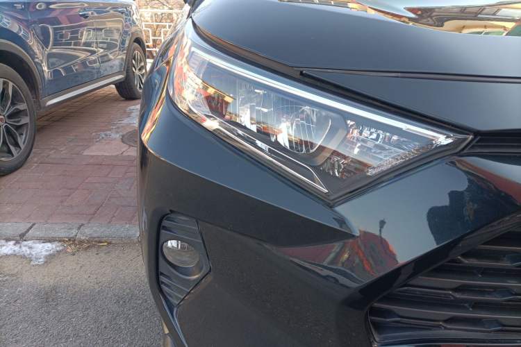 Used Toyota RAV4 2020 2.0L CVT 4x4 Style PLUS Edition Right Front Headlight