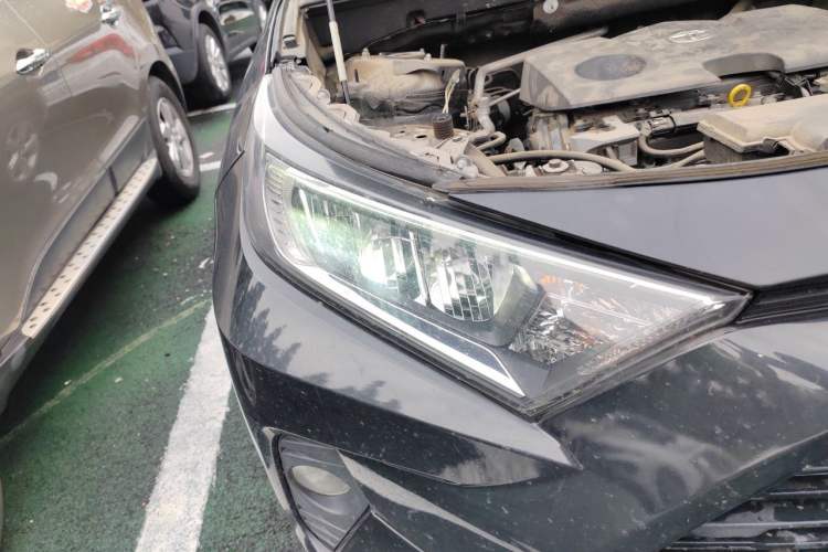 Used Toyota RAV4 2020 2.0L CVT Two-Wheel Drive Fashion Edition Right Front Headlight