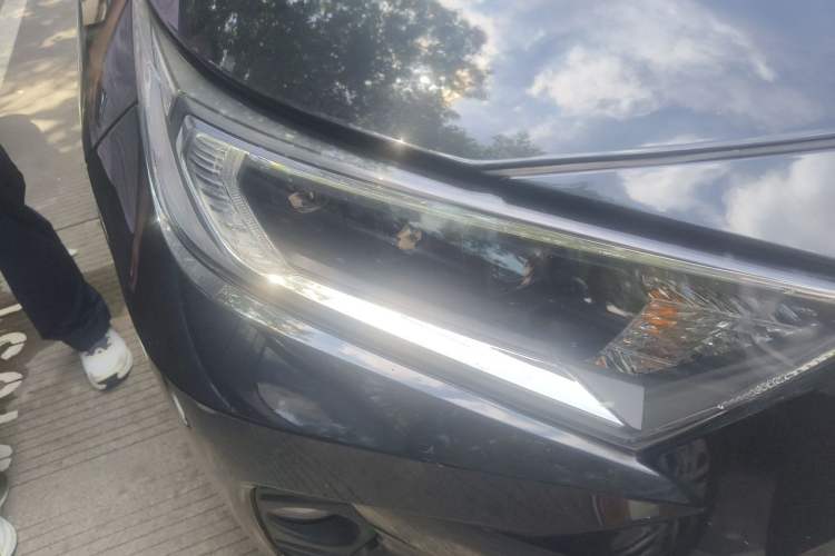 Used Toyota RAV4 2020 Dual-Engine 2.5L E-CVT 4x4 Elite PLUS Edition Right Front Headlight