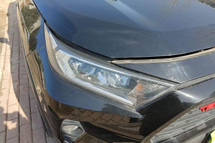 Used Toyota RAV4 2020 Dual-Engine 2.5L E-CVT Four-Wheel Drive Elite Edition Right Front Headlight