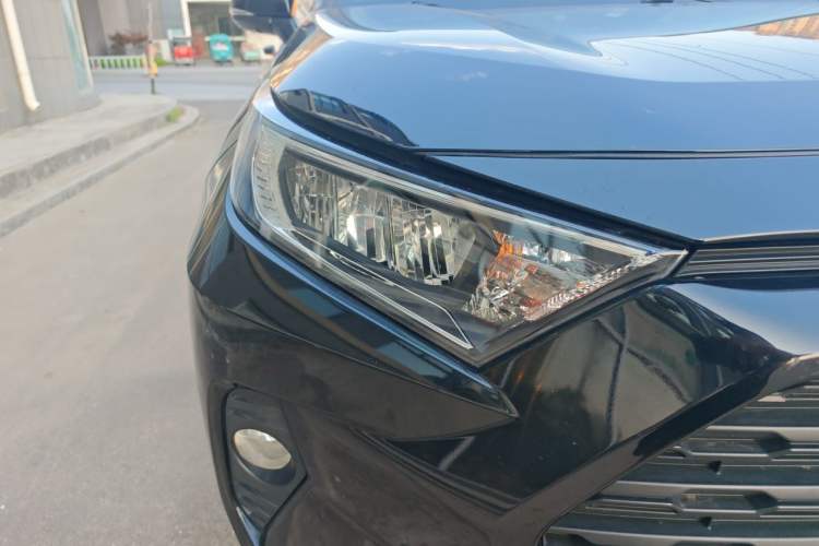 Used Toyota RAV4 2020 2.0L CVT 4x4 Trend Edition Right Front Headlight