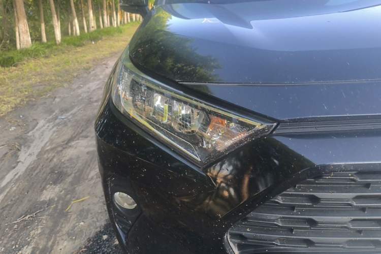 Used Toyota RAV4 2020 2.0L CVT Two-Wheel Drive Fashion Edition Right Front Headlight