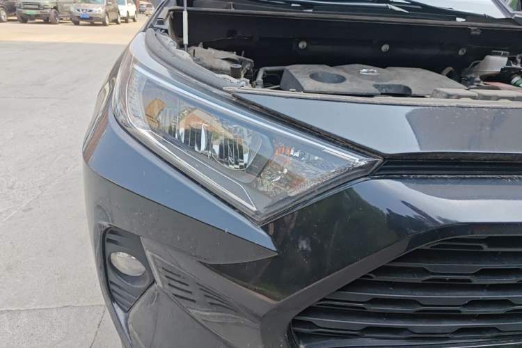 Used Toyota RAV4 2020 2.0L CVT Two-Wheel Drive Fashion Edition Right Front Headlight