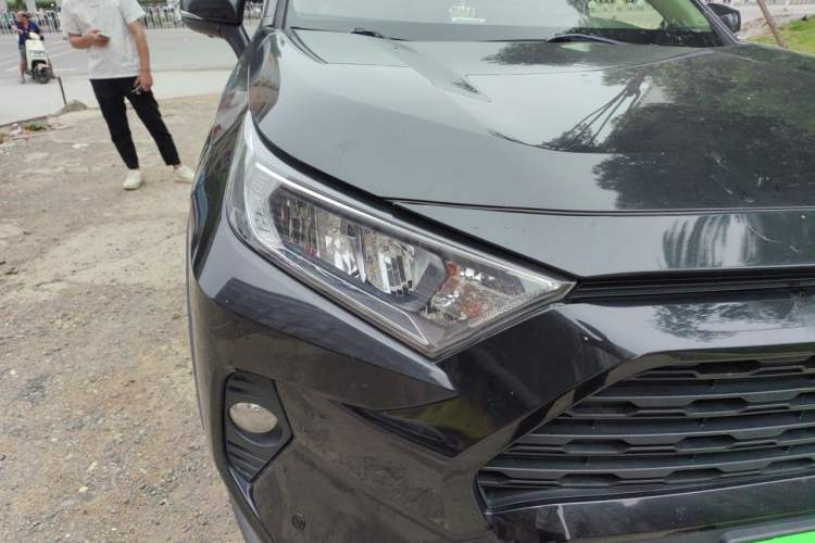 Used Toyota RAV4 2020 2.0L CVT Two-Wheel Drive Urban Edition Right Front Headlight