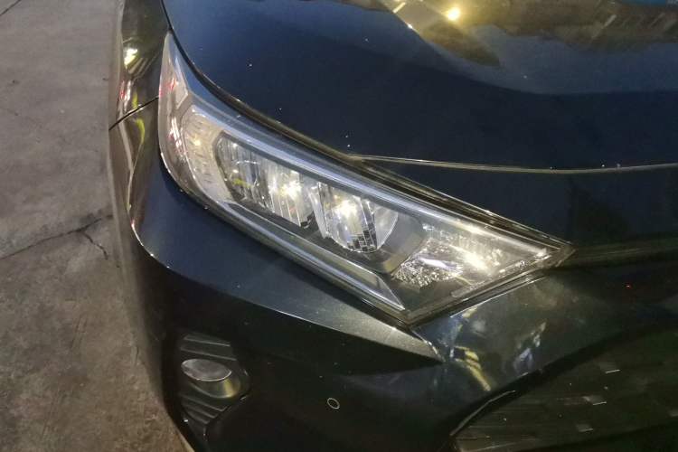 Used Toyota RAV4 2020 2.0L CVT 4x4 Trend Edition Right Front Headlight