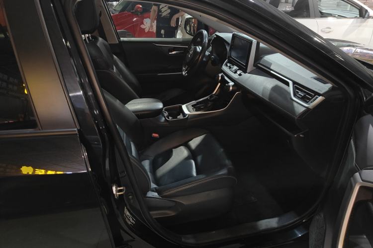 Used Toyota RAV4 2020 2.0L CVT Two-Wheel Drive Prestige Edition Right Front Seat