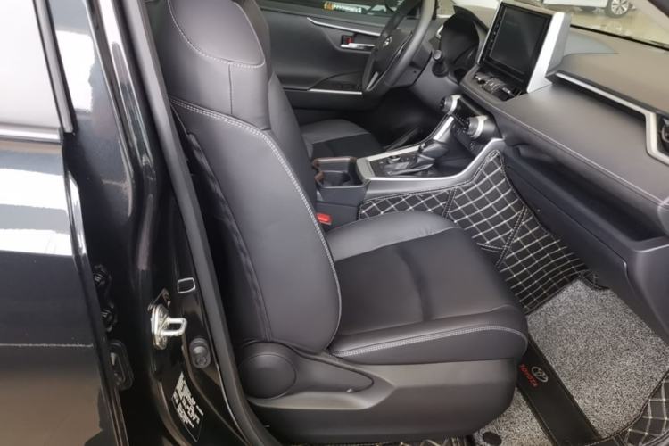Used Toyota RAV4 2020 Dual-Engine 2.5L E-CVT 4x4 Elite PLUS Edition Right Front Seat