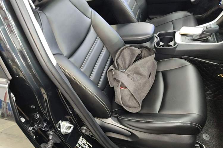Used Toyota RAV4 2020 2.0L CVT Two-Wheel Drive Fashion Edition Right Front Seat