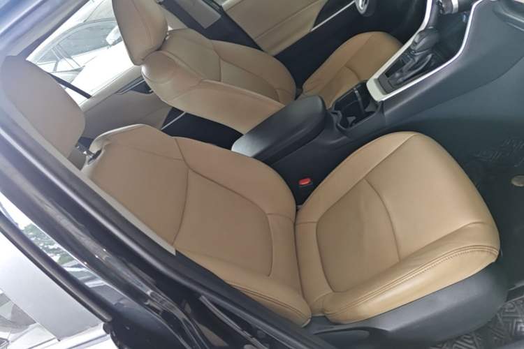 Used Toyota RAV4 2020 2.0L CVT Two-Wheel Drive Fashion Edition Right Front Seat