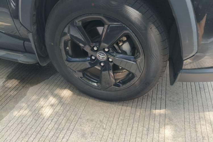 Used Toyota RAV4 2020 Dual-Engine 2.5L E-CVT 4x4 Elite PLUS Edition Right Front Wheel Hub