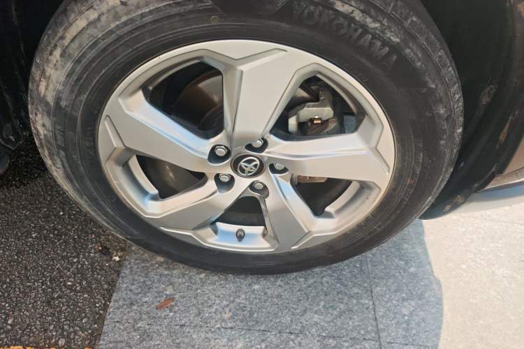 Used Toyota RAV4 2020 2.0L CVT Two-Wheel Drive Fashion Edition Right Front Wheel Hub