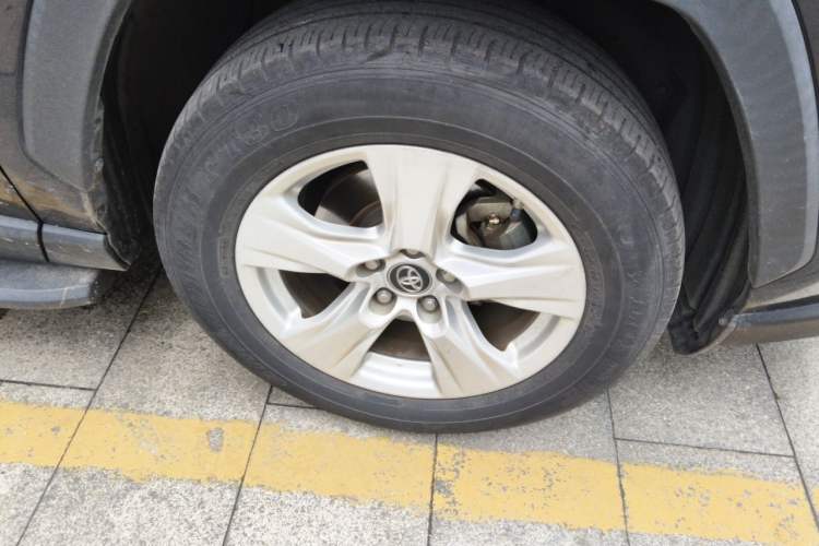 Used Toyota RAV4 2020 2.0L CVT Two-Wheel Drive Urban Edition Right Front Wheel Hub