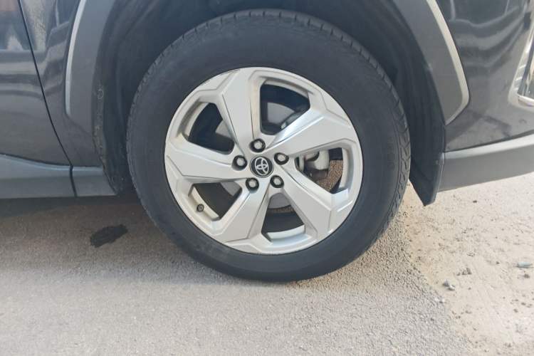 Used Toyota RAV4 2020 2.0L CVT 4x4 Trend Edition Right Front Wheel Hub