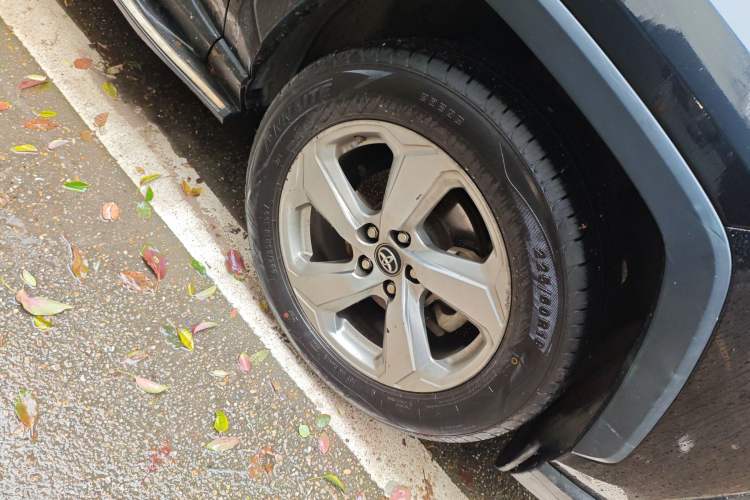 Used Toyota RAV4 2020 2.0L CVT Two-Wheel Drive Fashion Edition Right Front Wheel Hub