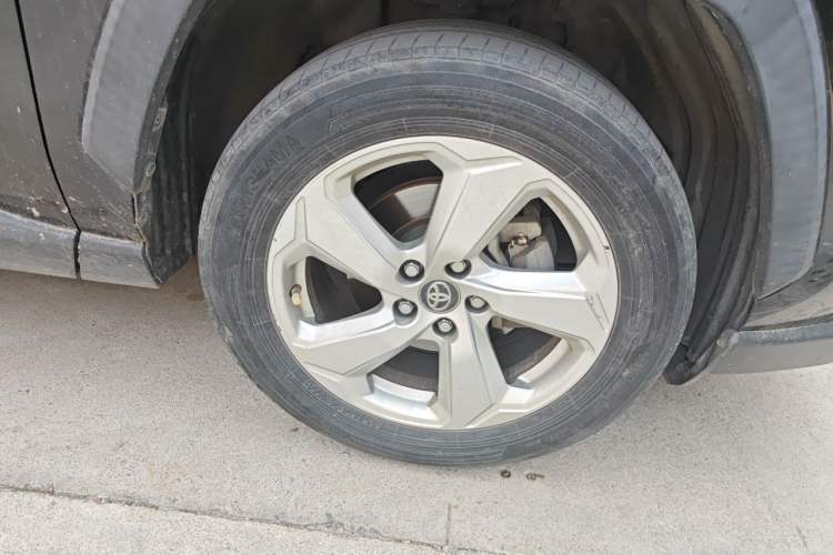 Used Toyota RAV4 2020 2.0L CVT Two-Wheel Drive Fashion Edition Right Front Wheel Hub