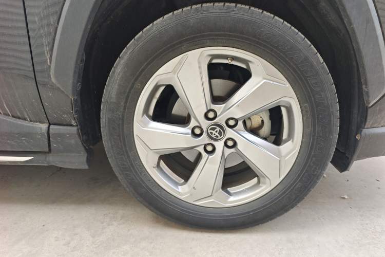 Used Toyota RAV4 2020 2.0L CVT Two-Wheel Drive Fashion Edition Right Front Wheel Hub