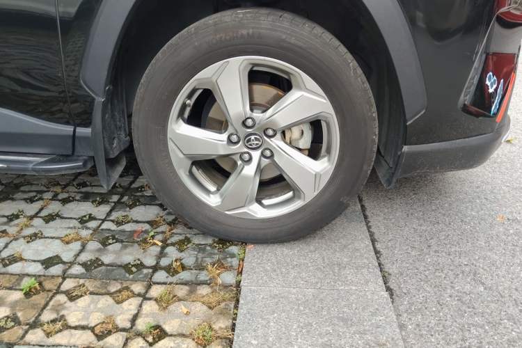 Used Toyota RAV4 2020 Dual-Engine 2.5L E-CVT Two-Wheel Drive Elite Edition Right Front Wheel Hub