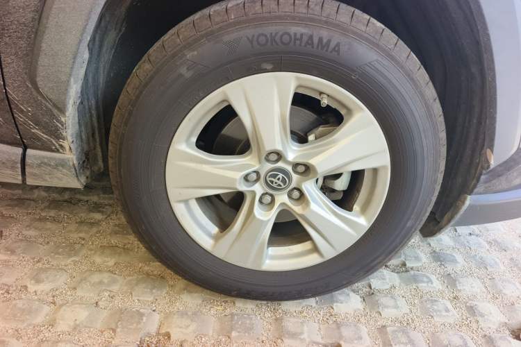 Used Toyota RAV4 2020 2.0L CVT Two-Wheel Drive Urban Edition Right Front Wheel Hub